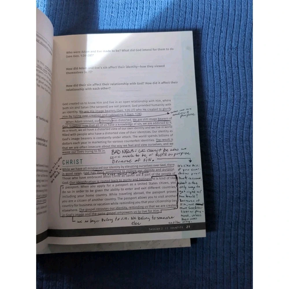 LifeWay Authentic Love Bible Study Leader Kit‎ Girls/Guys Christ (Has Writing)